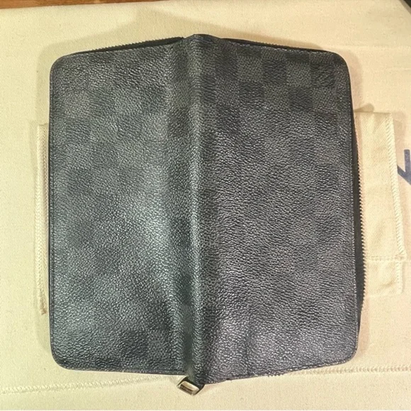 Louis Vuitton Damier Graphite Vertical Zippy Wallet - Picture 14 of 16